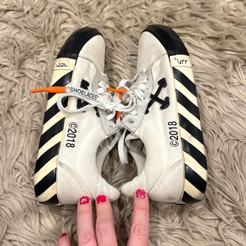 Off-White Canvas Sneakers size 37 (7)